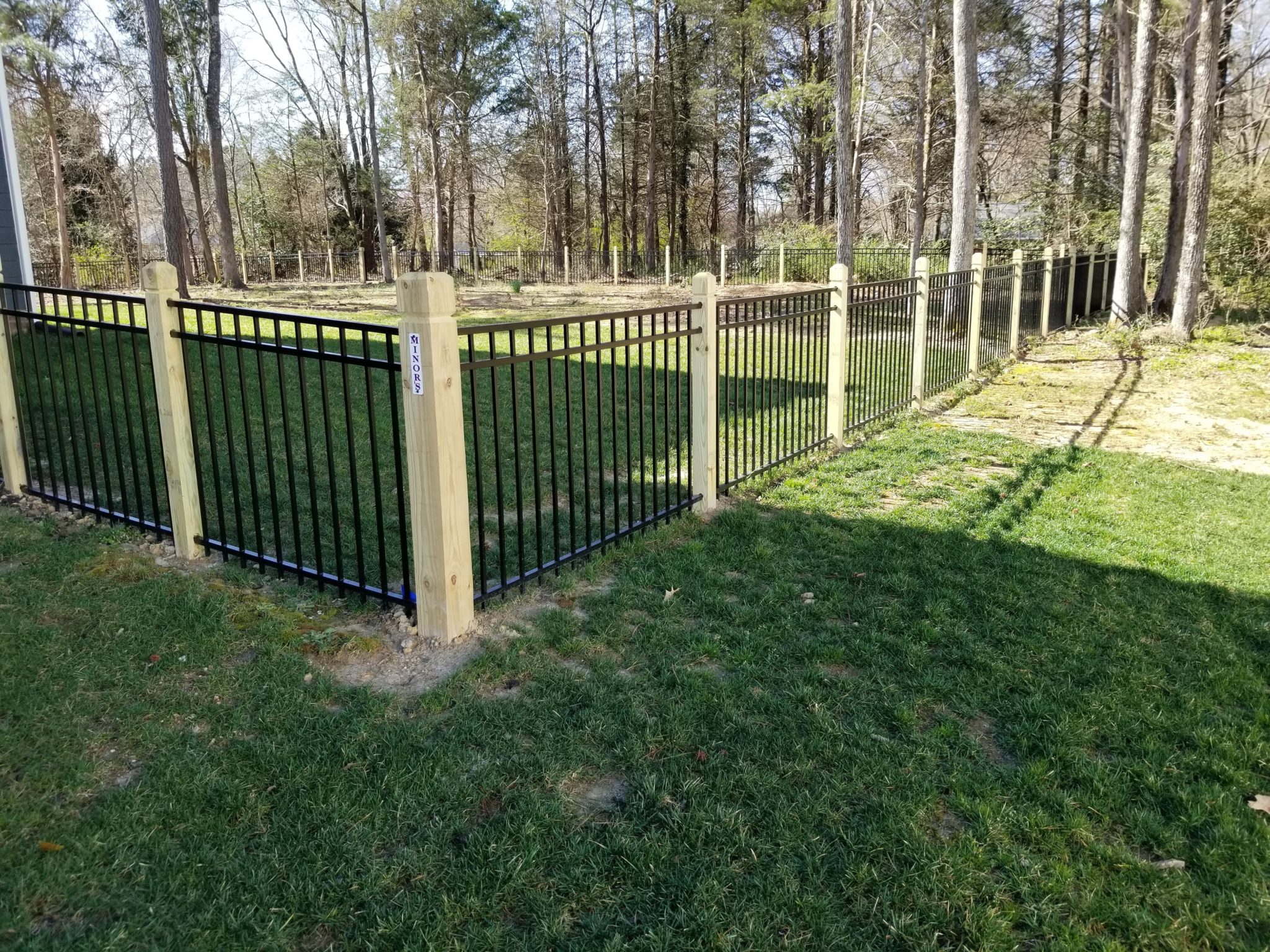 aluminum fencing with beveled and notched wood posts
