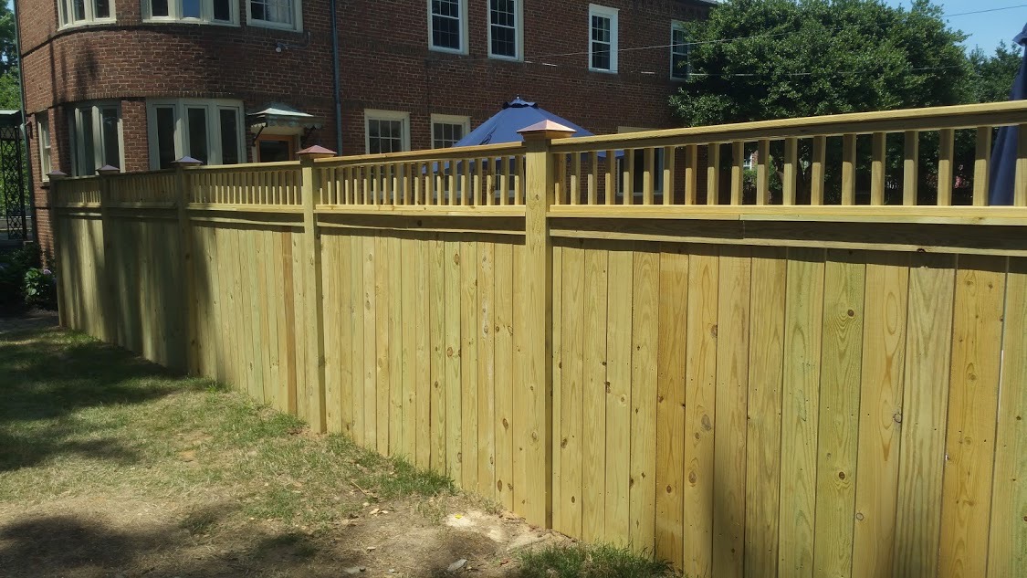 picket top wood privacy fencing